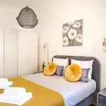 Akicity Alameda Yellow Apartman *